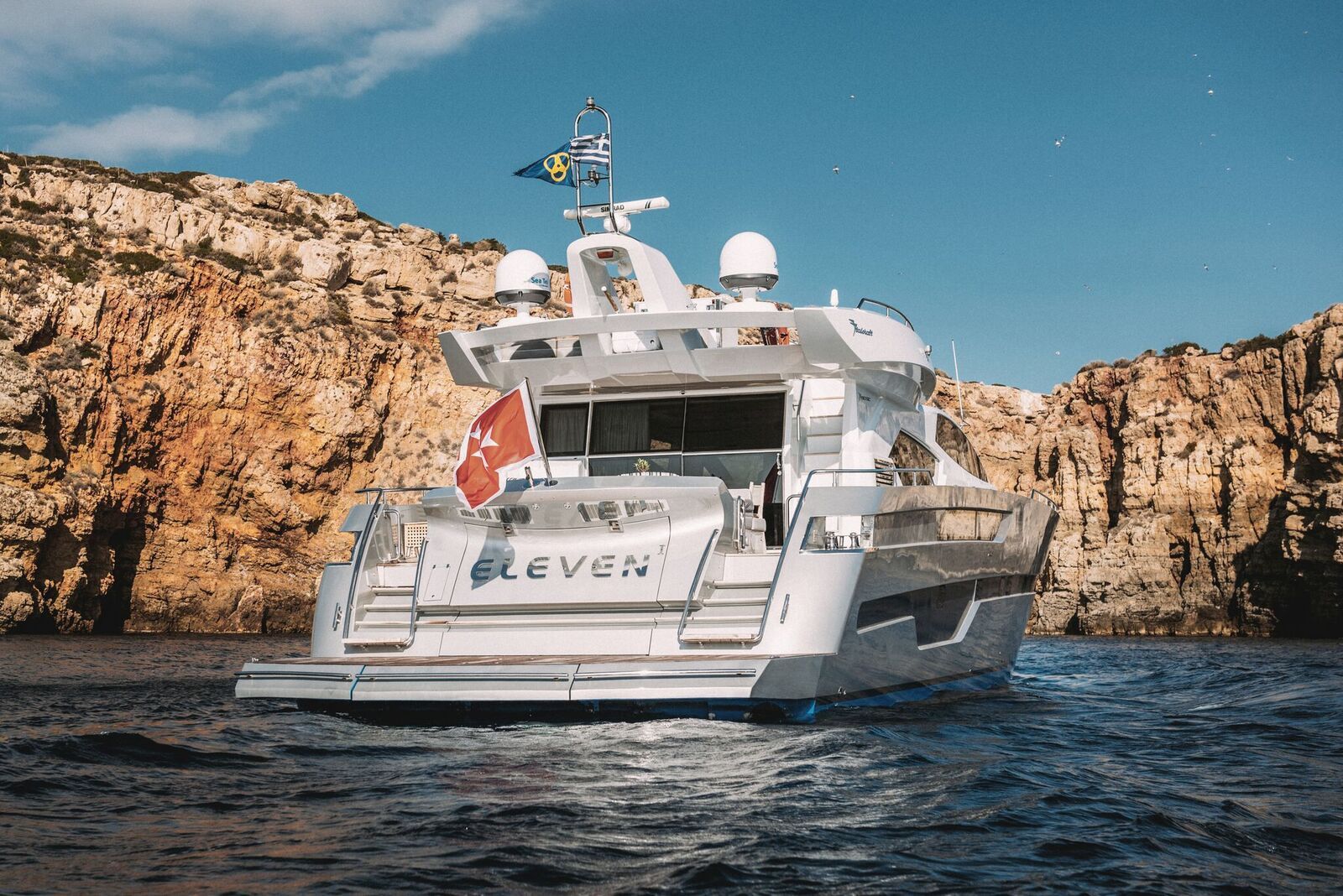 ELEVEN I Italcraft 90 Motoryacht Rear View