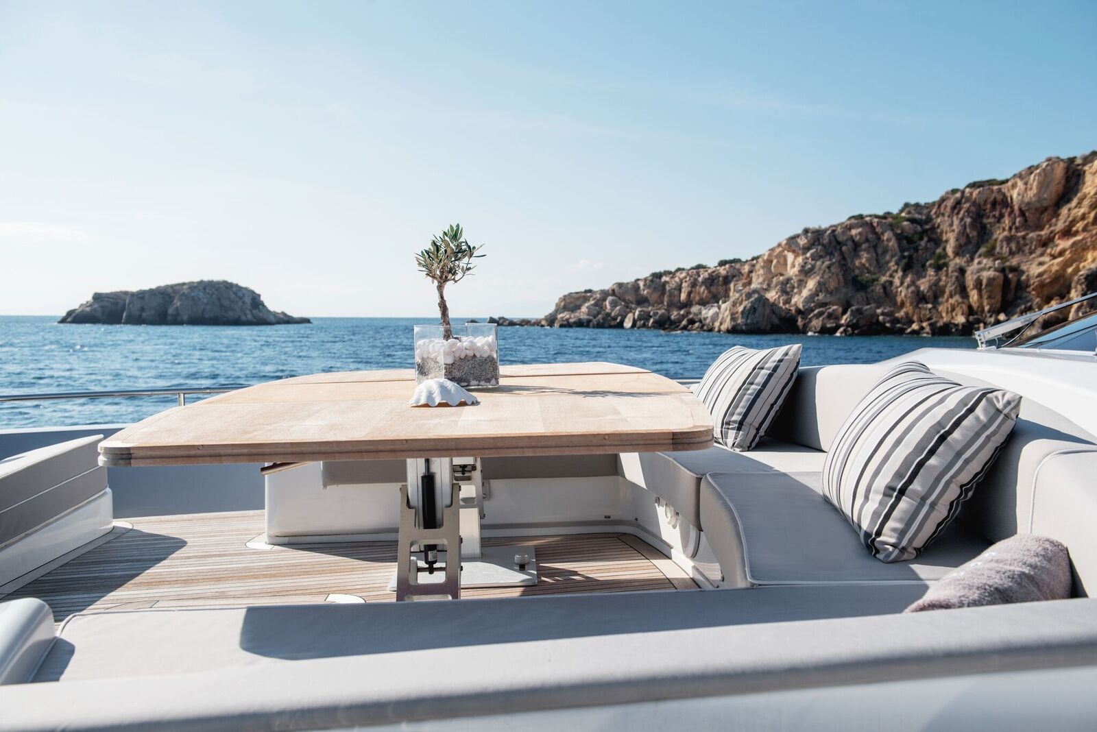 ELEVEN I Italcraft 90 Motoryacht Bow