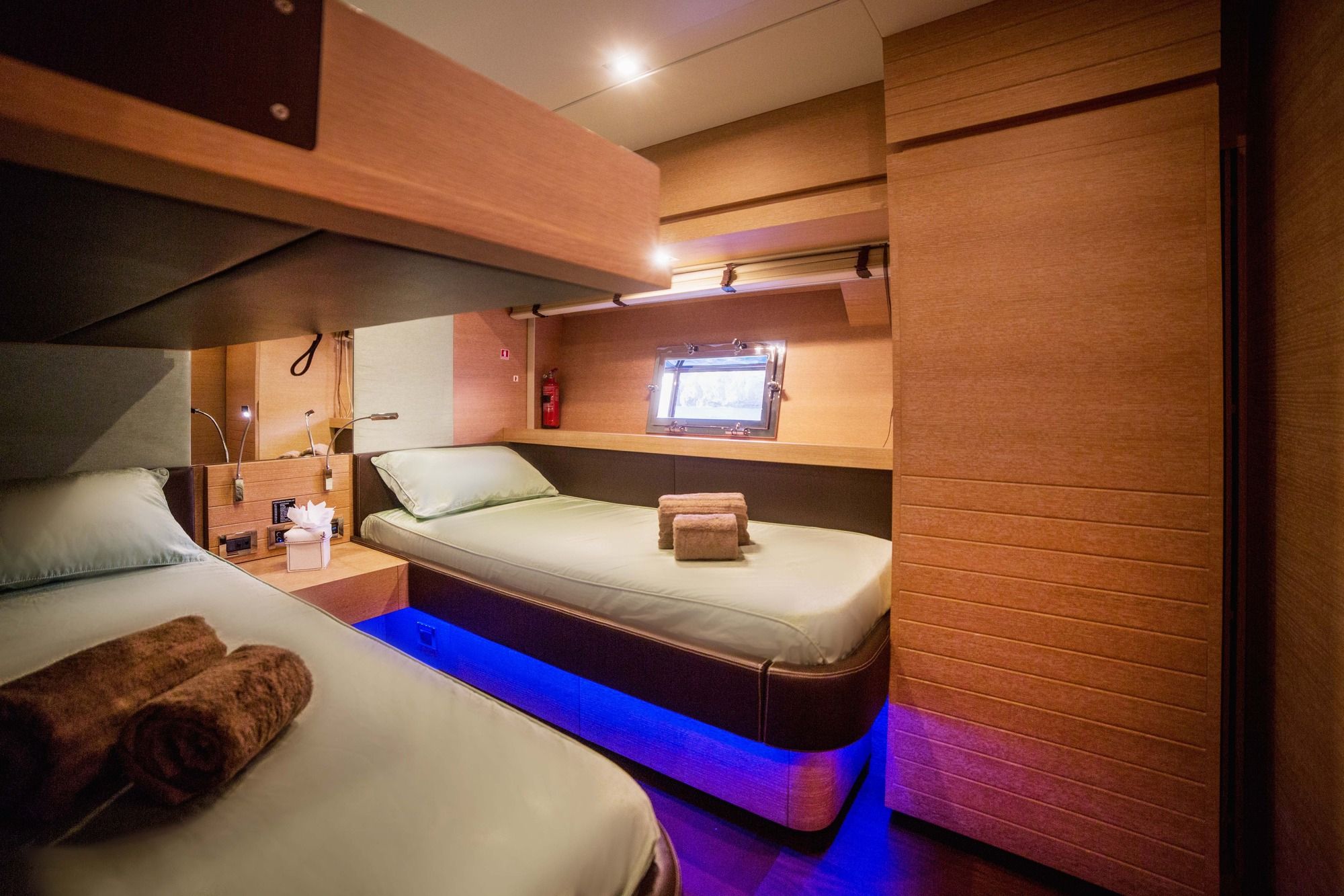 ELEVEN I Italcraft 90 Motoryacht Twin Cabin