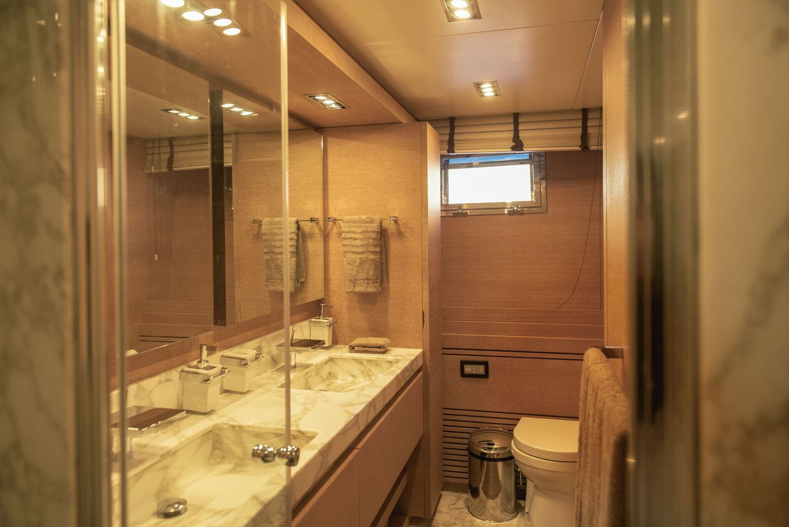 ELEVEN I Italcraft 90 Motoryacht Master Ensuite