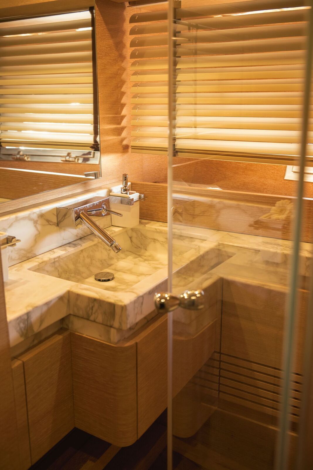ELEVEN I Italcraft 90 Motoryacht Ensuite