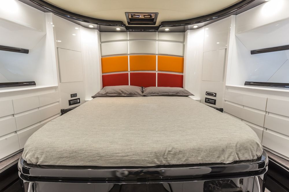 FORZA 8 VIP Cabin 1