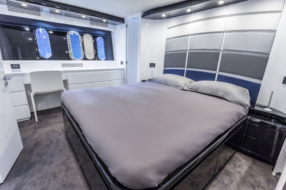 FORZA 8 Master Cabin