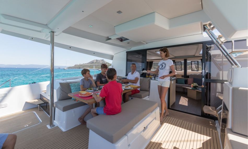 Fountaine Pajot Saona 47 Aft Dining