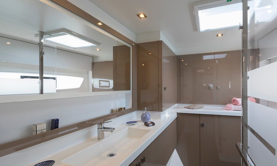 Fountaine Pajot Astrea 42 Bathroom