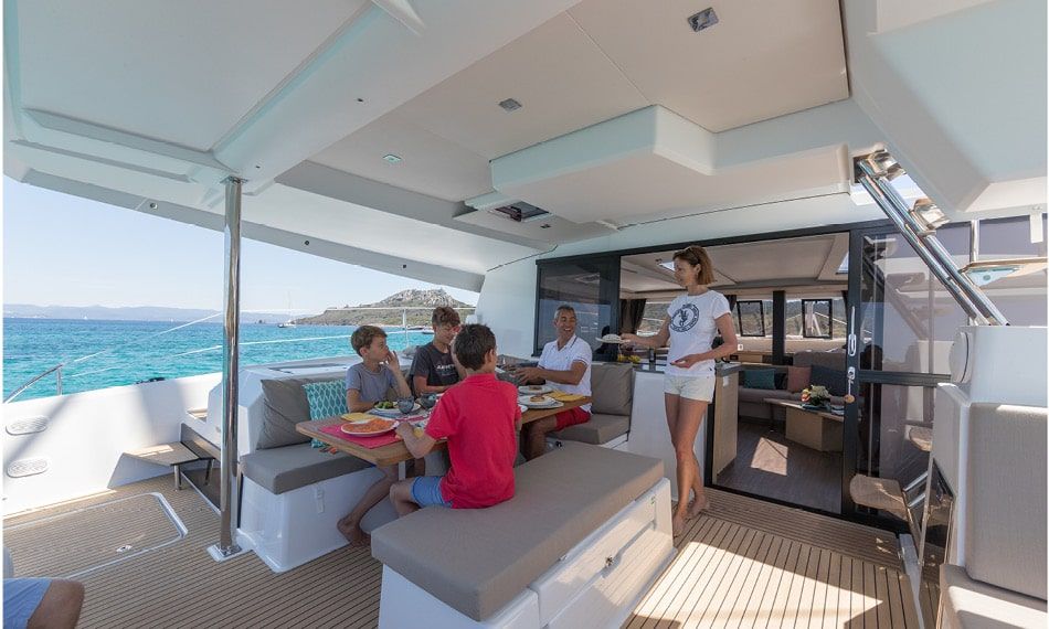 Fountaine Pajot Saona 47 Cockpit