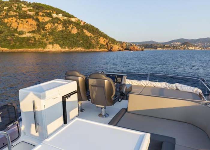 Galeon 460 Flybridge - Cockpit