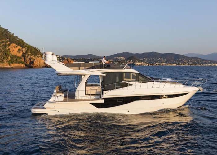 Galeon 460 Flybridge - Sailing
