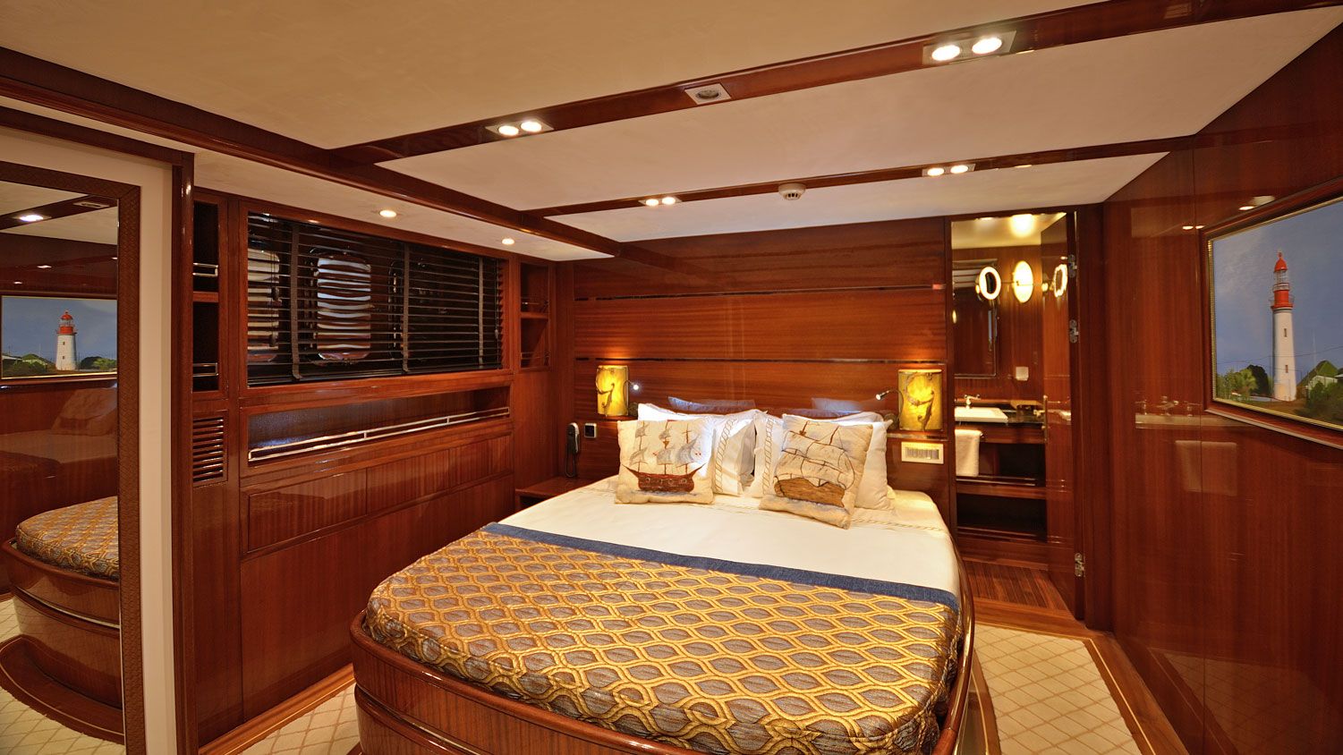 GLORIOUS II Cabin