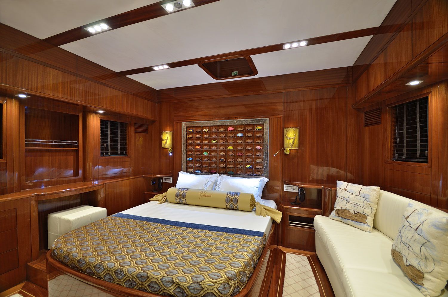 GLORIOUS II Cabin