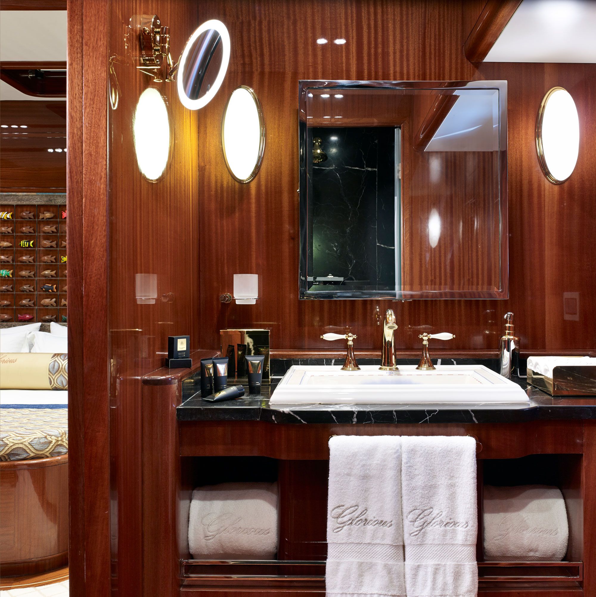 GLORIOUS II Bathroom