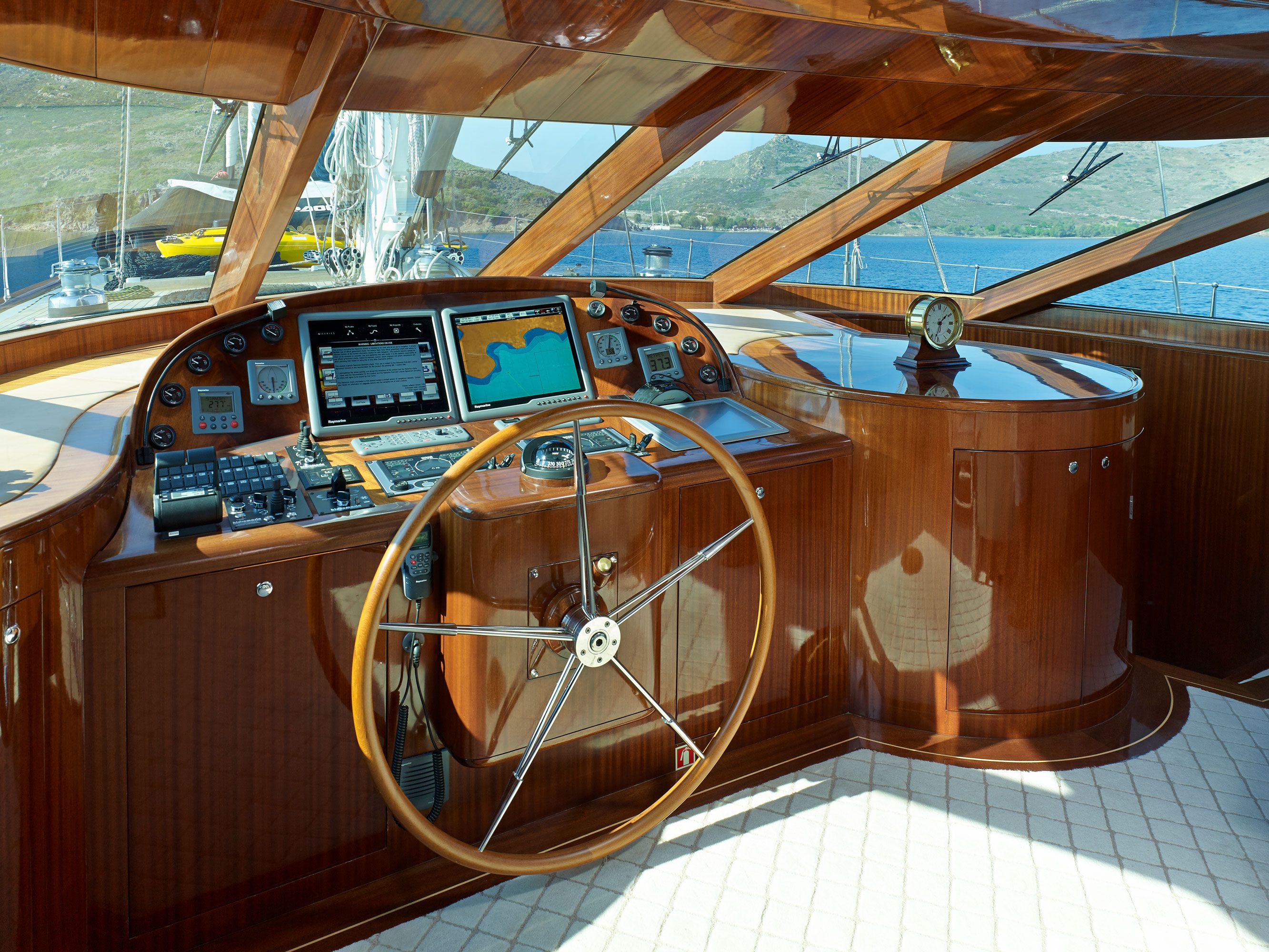 GLORIOUS II Cockpit