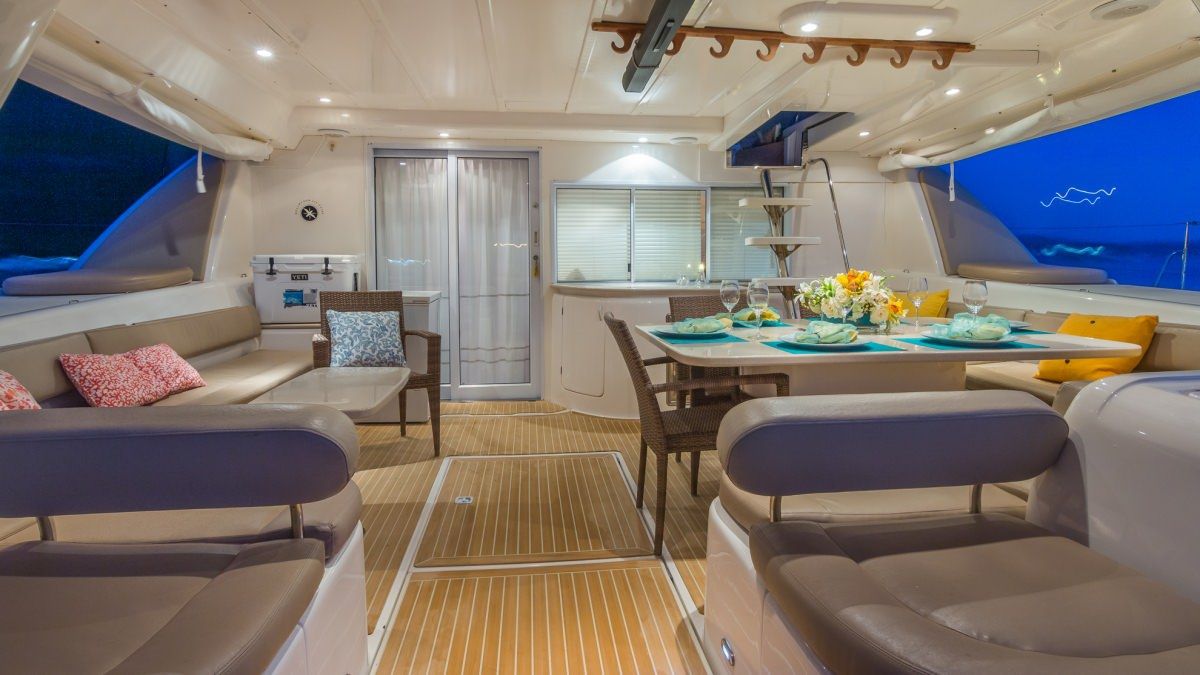 GOOD VIBRATIONS - Lagoon 620 Alfresco Dining
