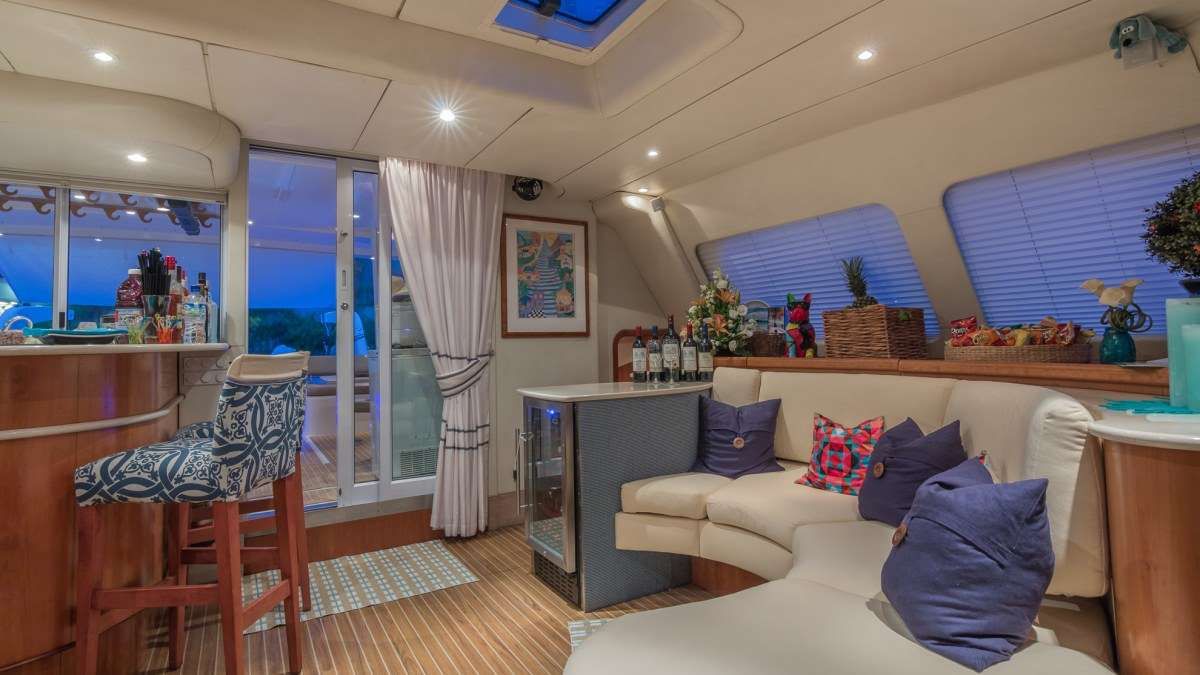 GOOD VIBRATIONS - Lagoon 620 Saloon