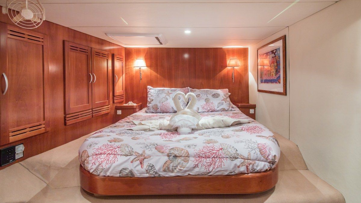 GOOD VIBRATIONS - Lagoon 620 Cabin