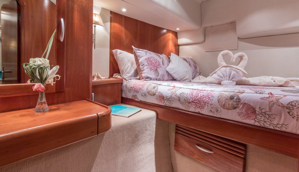 GOOD VIBRATIONS - Lagoon 620 Cabin