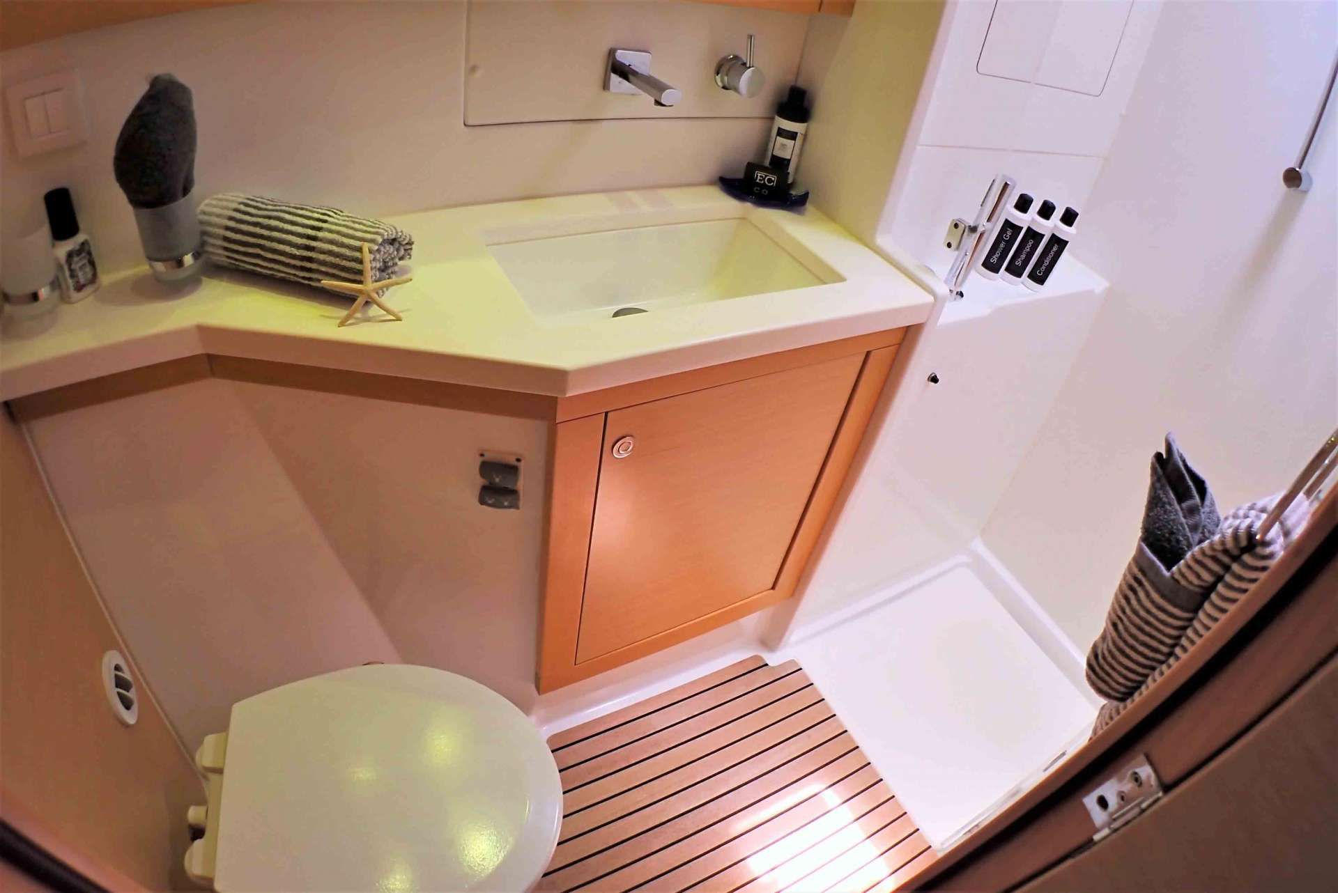 GYPSY PRINCES Lagoon 450 En-Suites