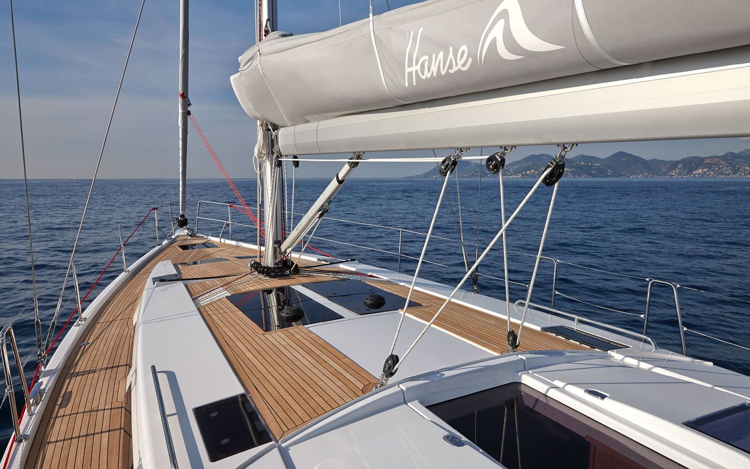 Hanse 455 bow