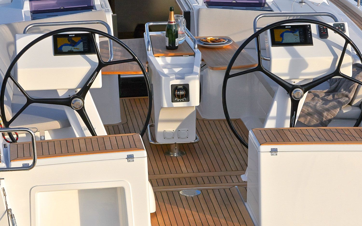 Hanse 455 Twin Helms