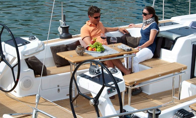 Hanse 575 Dining
