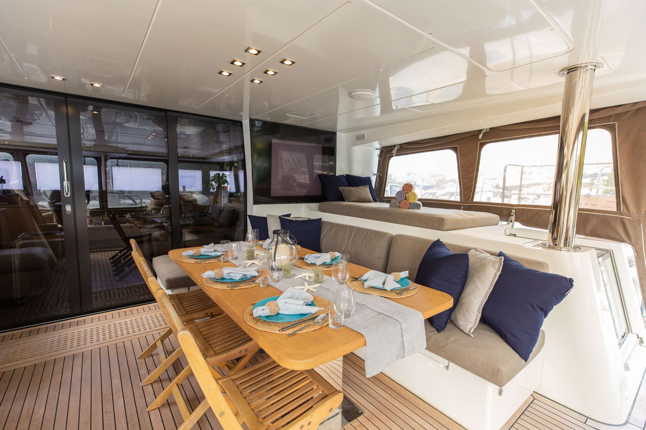 HEAVENLY aft cockpit