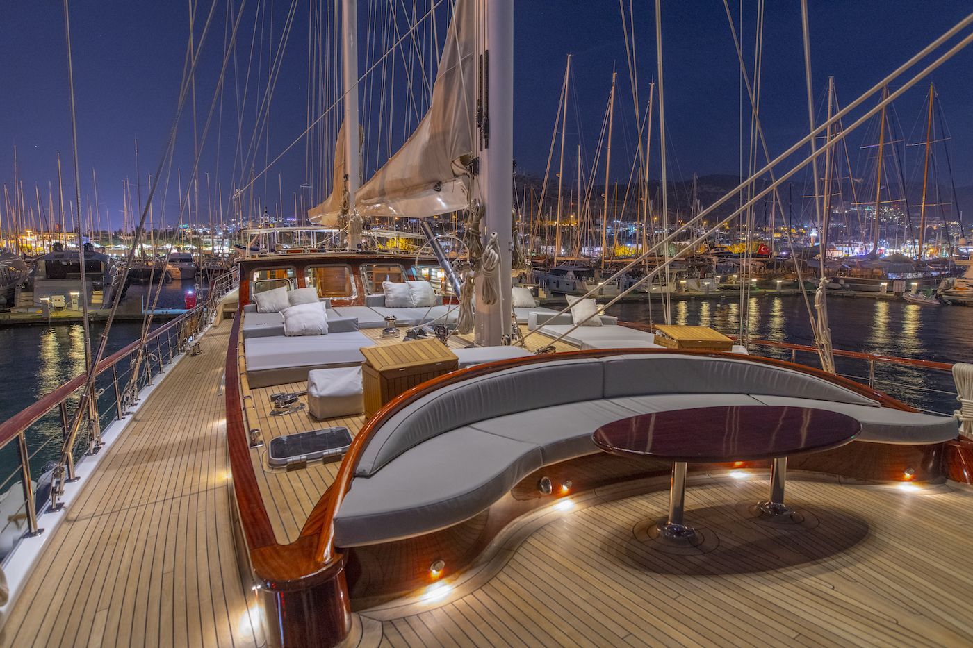 HIC SALTA Deck