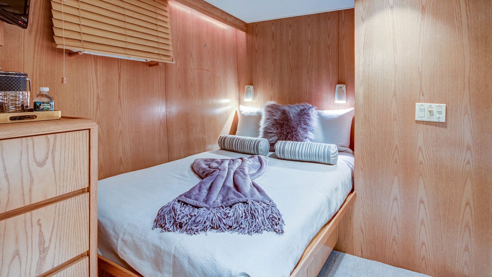 Boatbookings Yacht Charter Independence 3 Guest Cabin 2