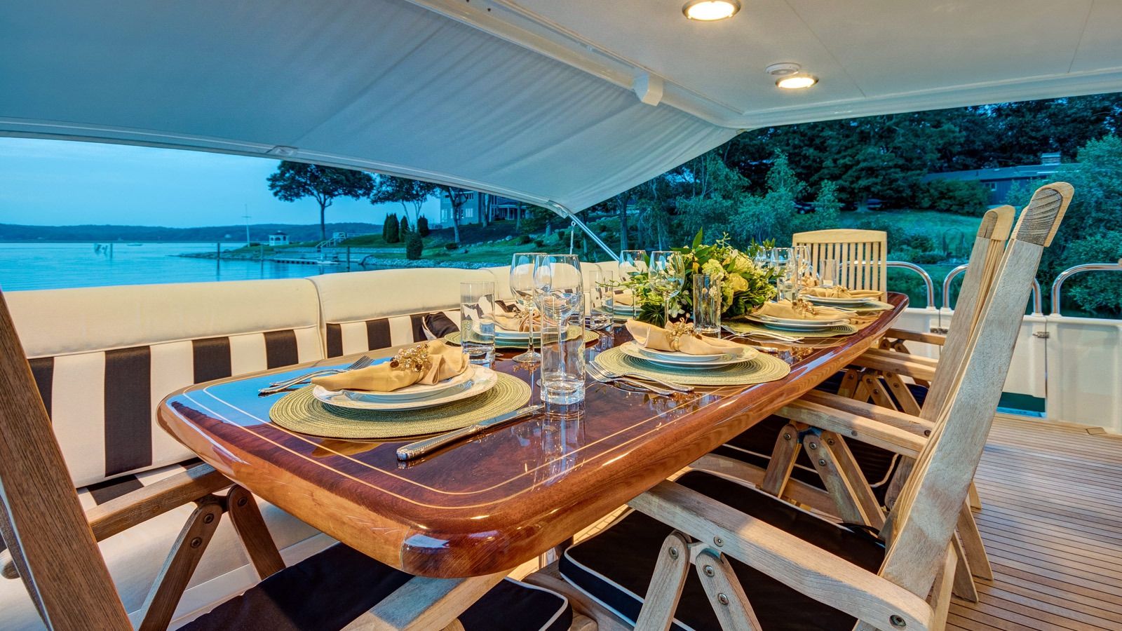 Boatbookings Yacht Charter Independence 3 Aft Dining