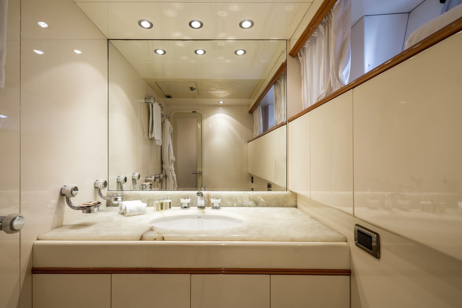 INDULGENCE OF POOLE Mangusta 86 Luxury Superyacht Bathroom