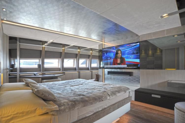 IROCK Master Cabin