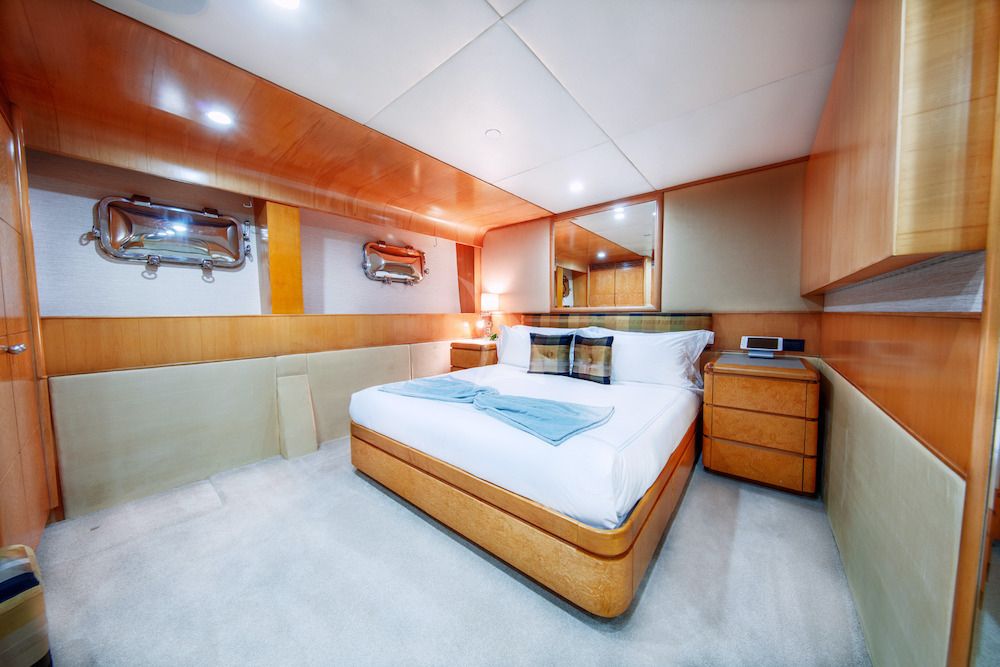 ISLAND HEIRESS Guest Cabin