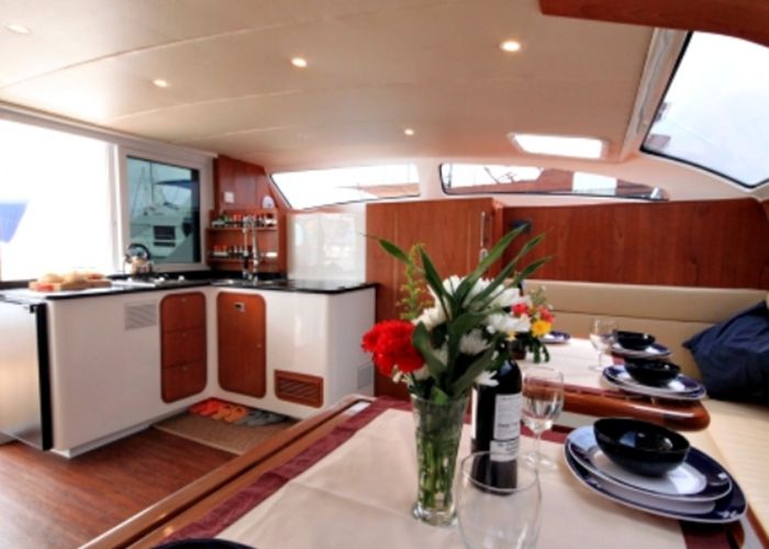 Island Spirit 38 - Galley and Salon