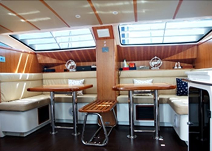 Island Spirit 38 - Salon