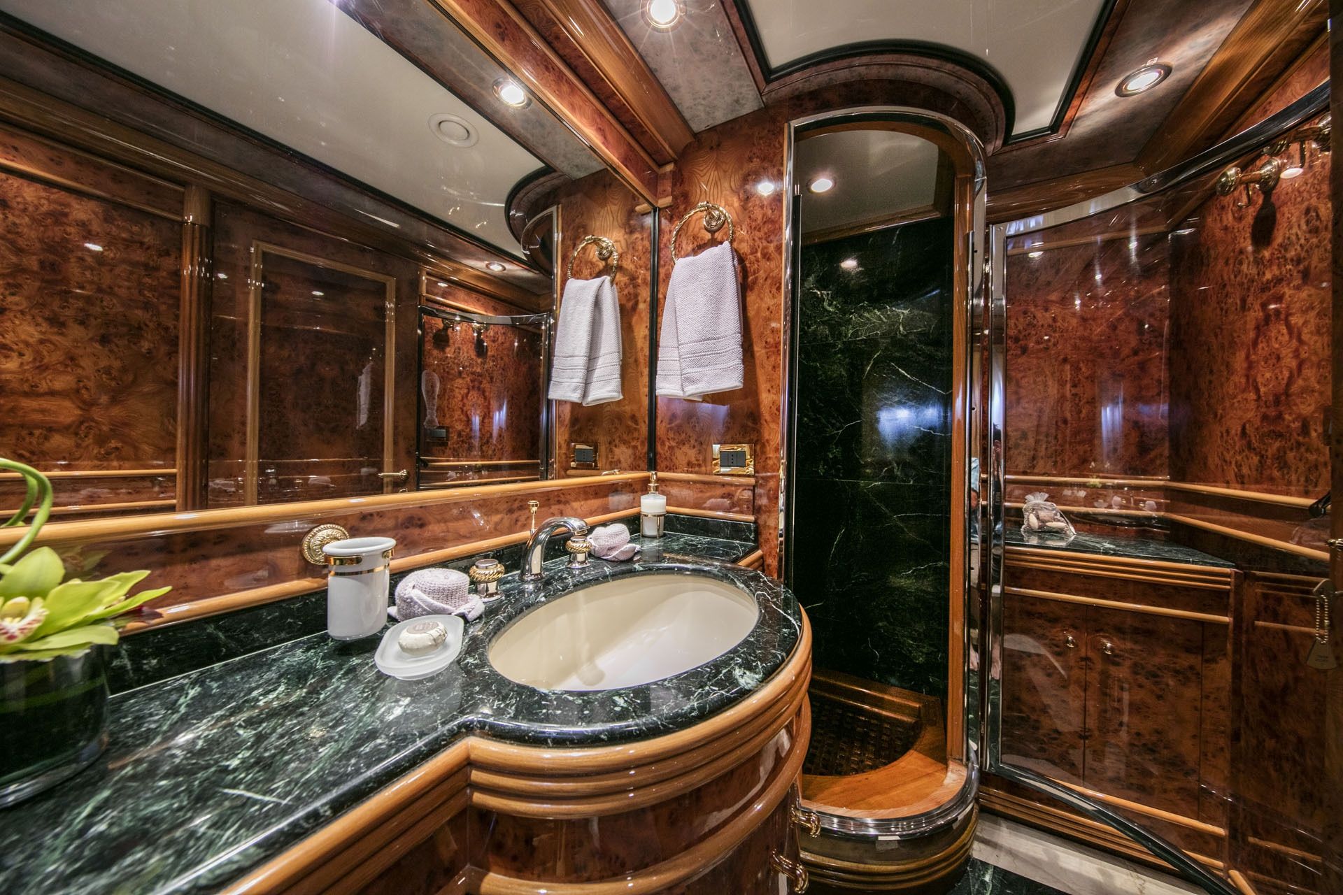 JAAN Intermarine SPA 138 Twin Ensuite