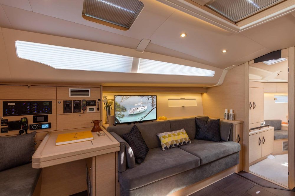 Jeanneau 51 Salon