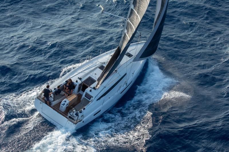 Jeanneau Sun Odyssey 410 Sailing