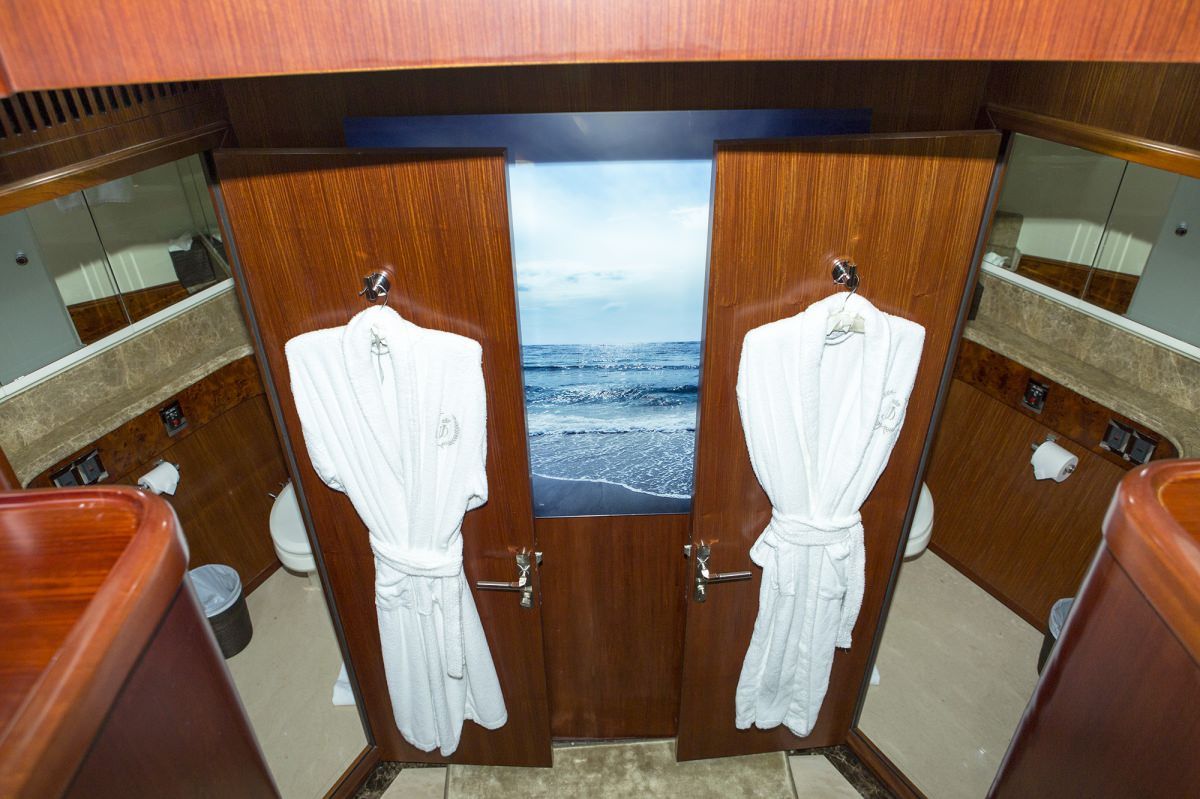 Miami Day Charter Yacht JULIA DOROTHY Johnson 103 Bathroom