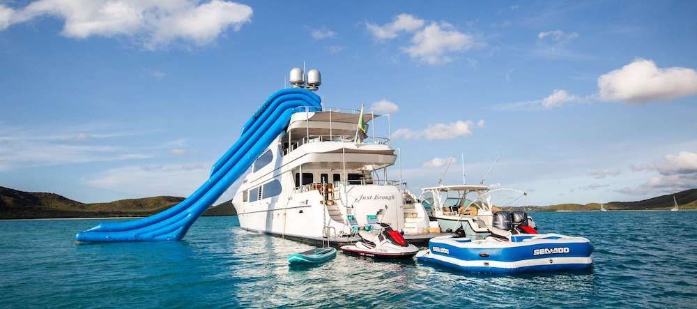 JUST ENOUGH Motor Yacht Stern Toys
