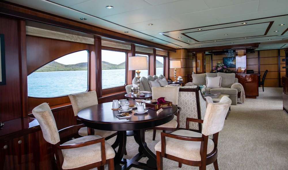JUST ENOUGH Motor Yacht Salon