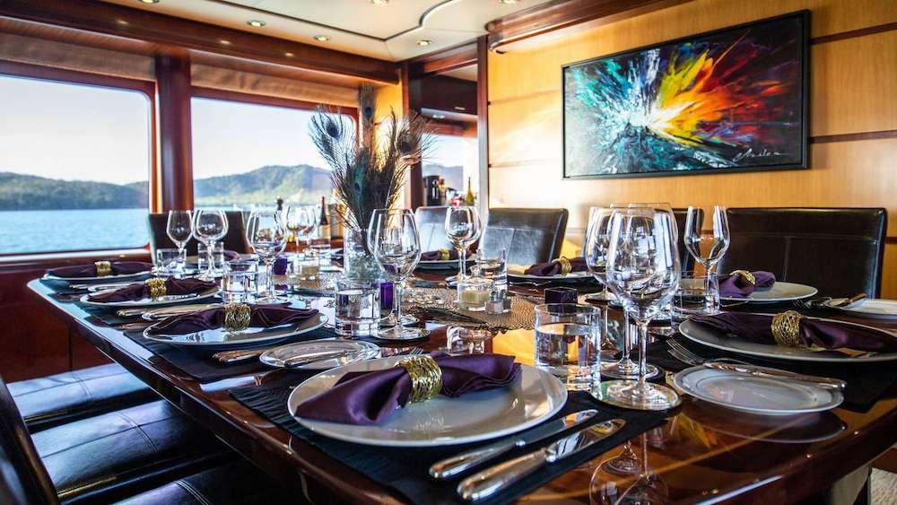JUST ENOUGH Motor Yacht Dining