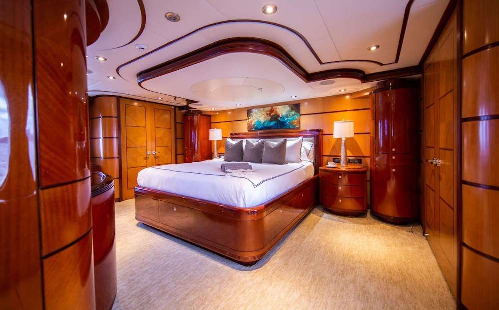 JUST ENOUGH Motor Yacht Master