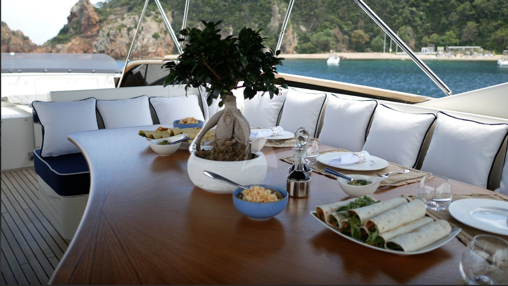 Sundeck dining