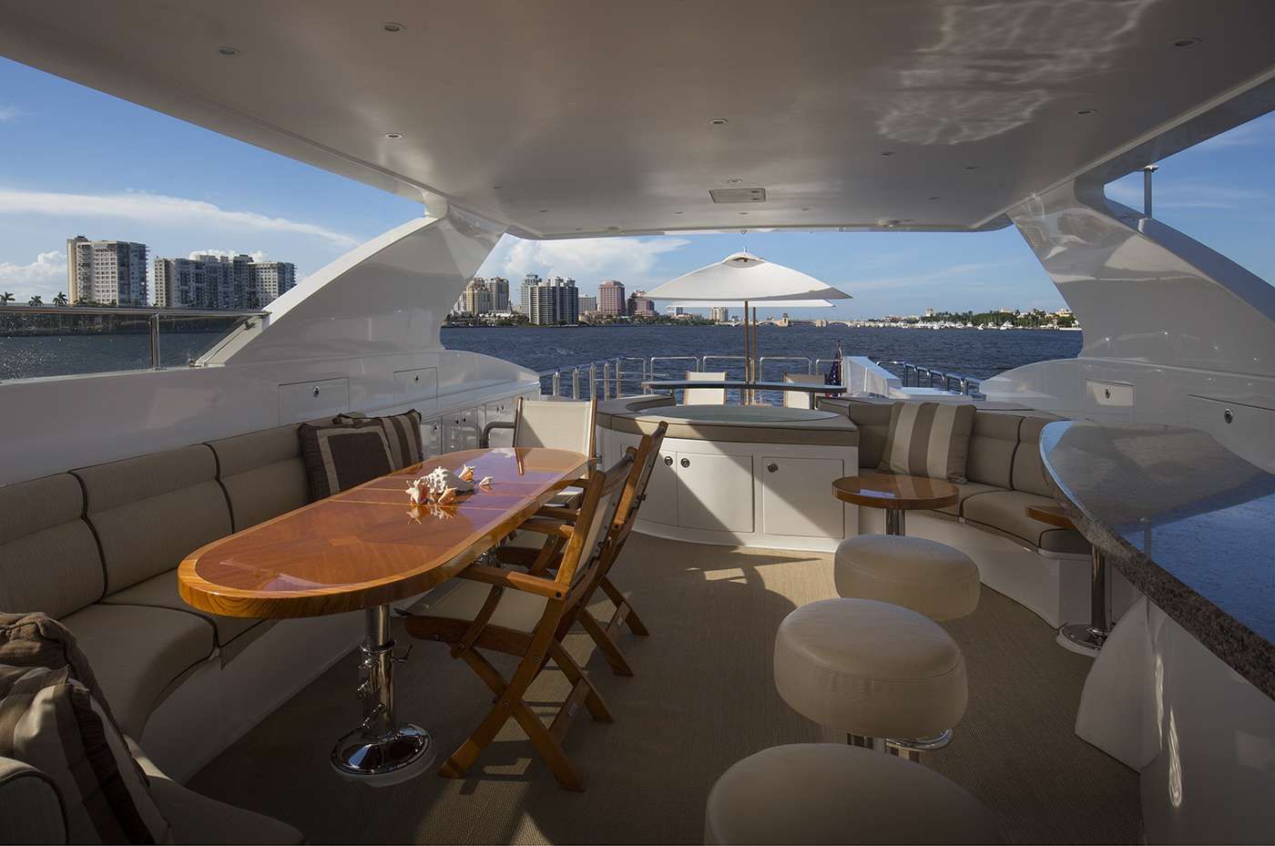 LADY DEENA II Hargrave 101 Luxury Motoryacht Saloon