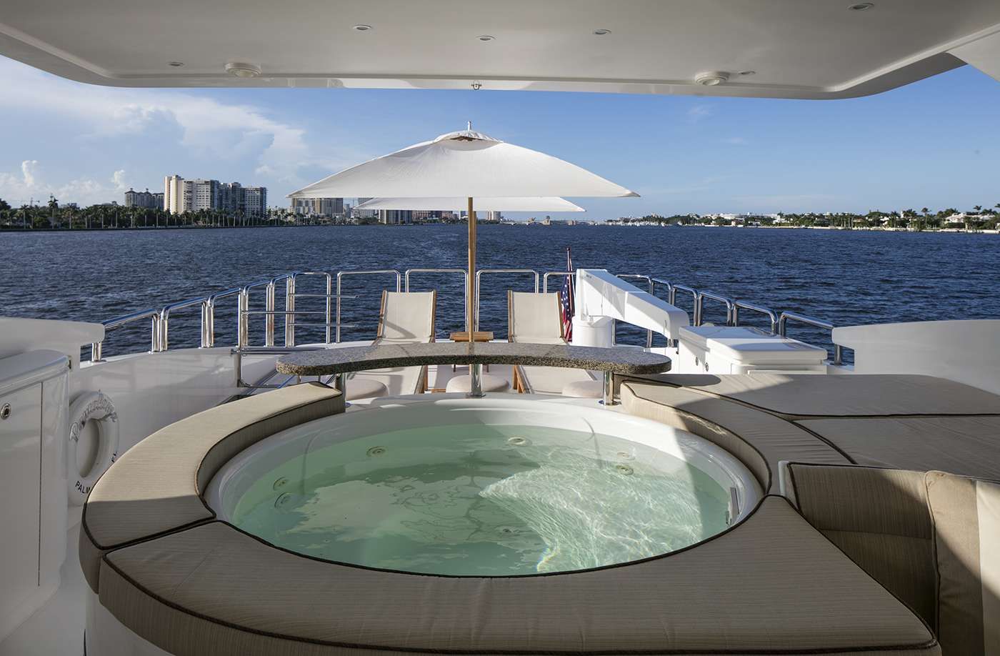LADY DEENA II Hargrave 101 Luxury Motoryacht Jacuzzi