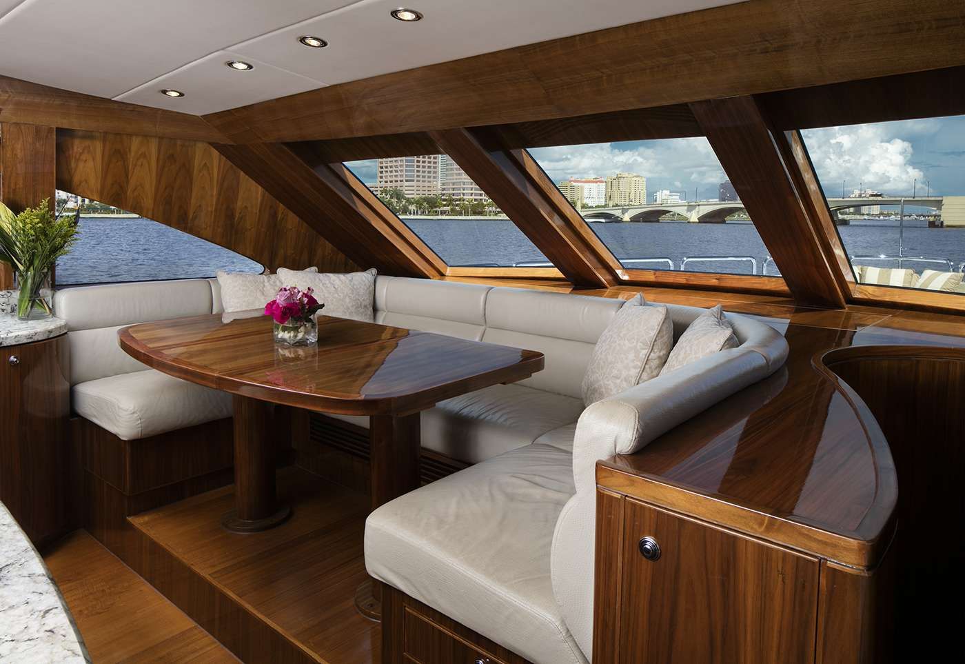 LADY DEENA II Hargrave 101 Luxury Motoryacht Dining