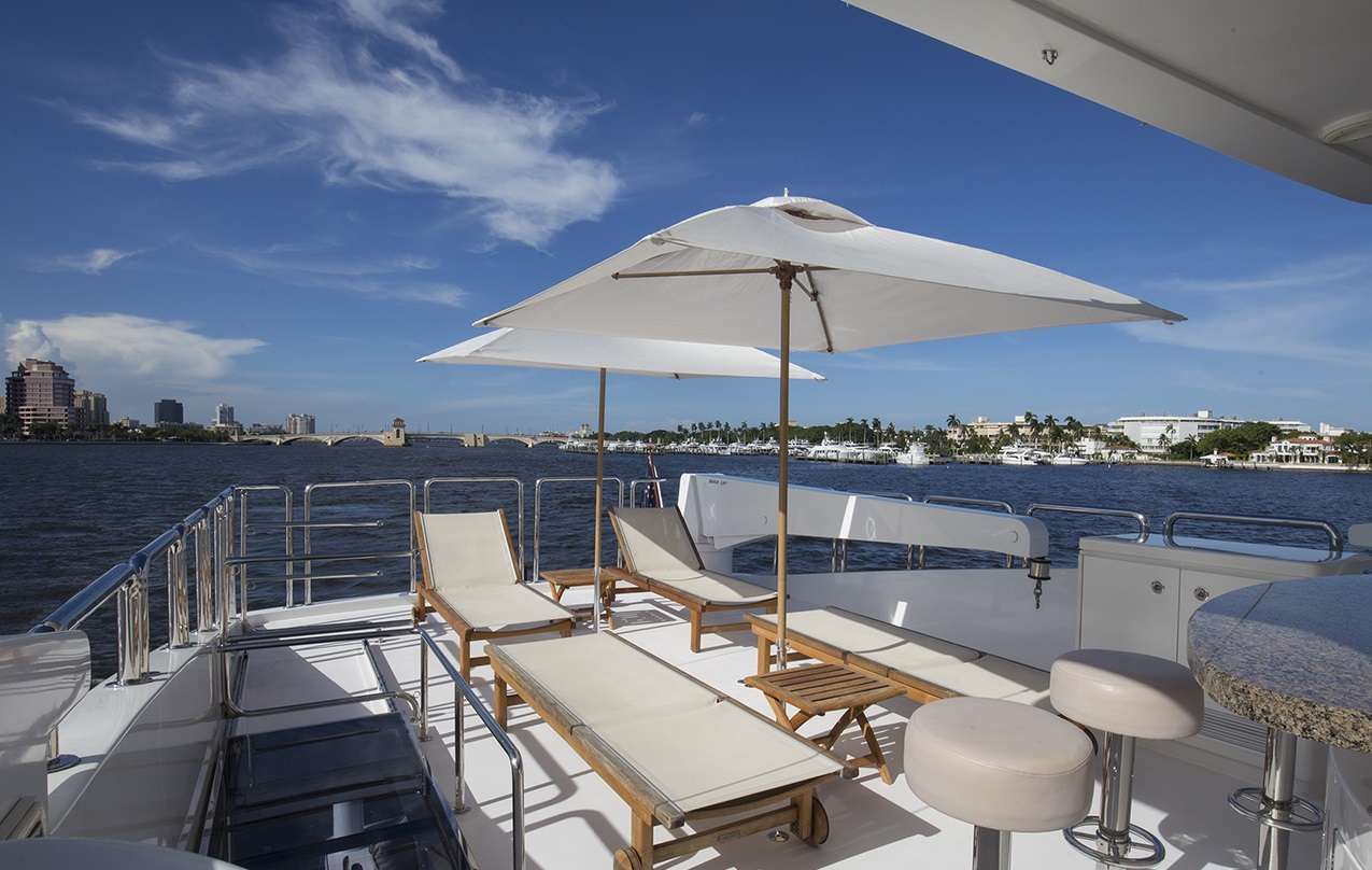 LADY DEENA II Hargrave 101 Luxury Motoryacht Sundeck