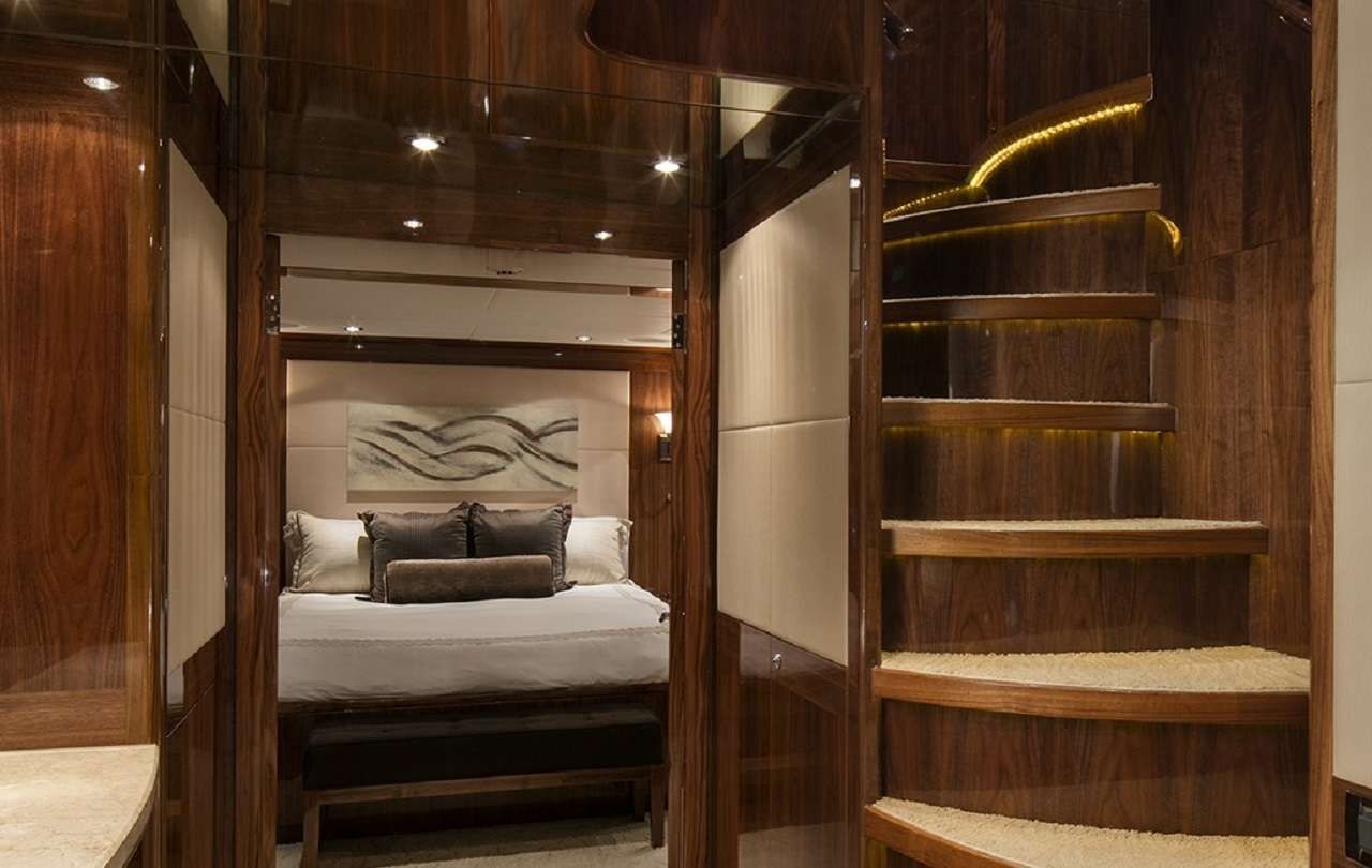 LADY DEENA II Hargrave 101 Luxury Motoryacht Stairwell