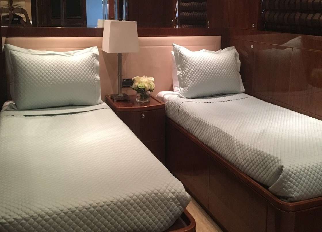 LADY DEENA II Hargrave 101 Luxury Motoryacht Twin Cabin