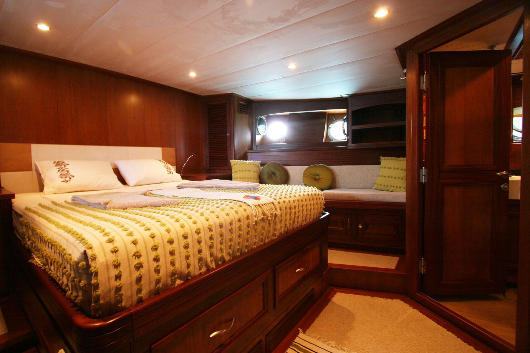 LADY FREYA Cabin