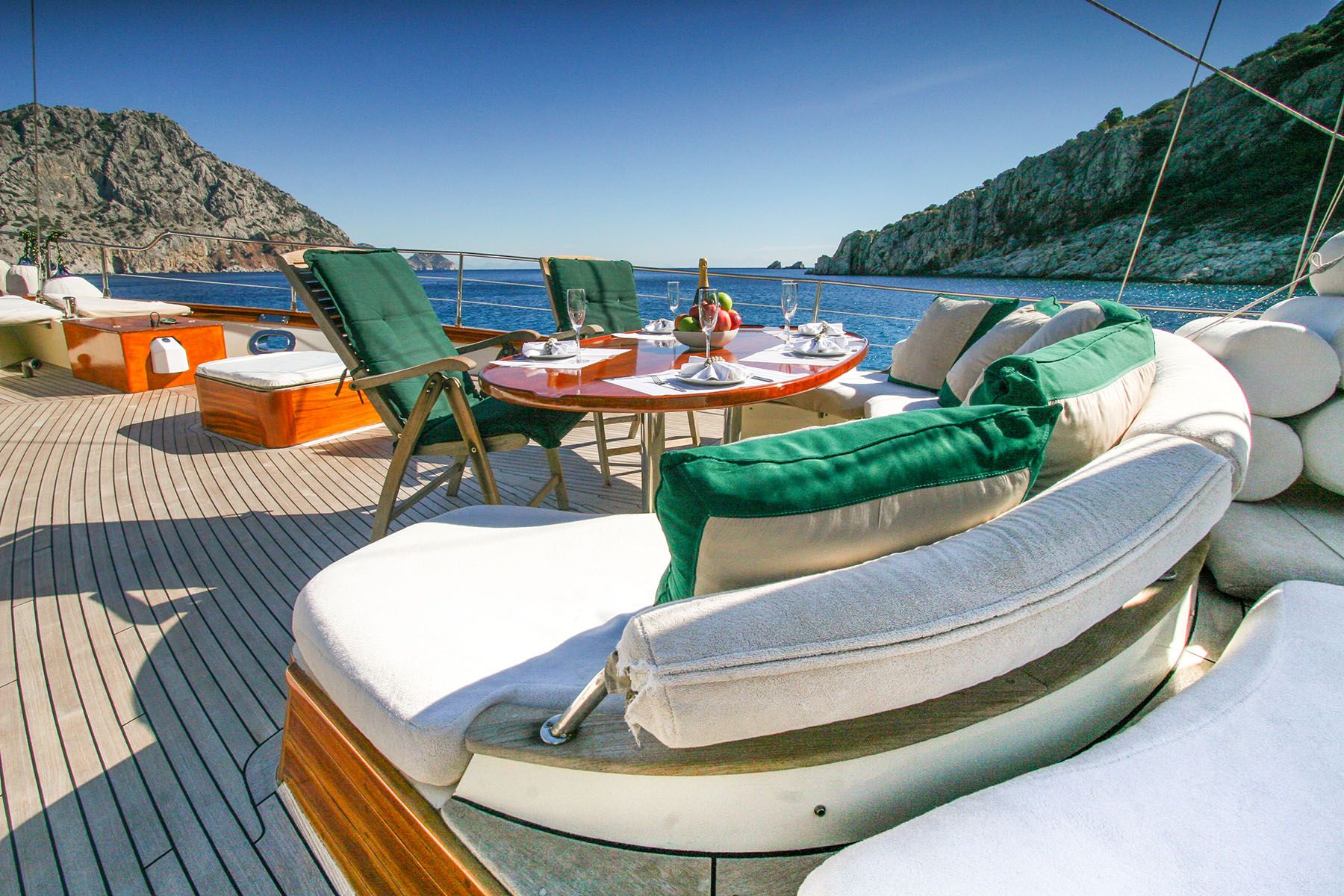 LADY FREYA Forward Seating